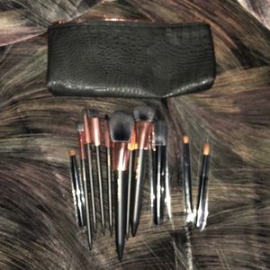 Make up brushes with bag.